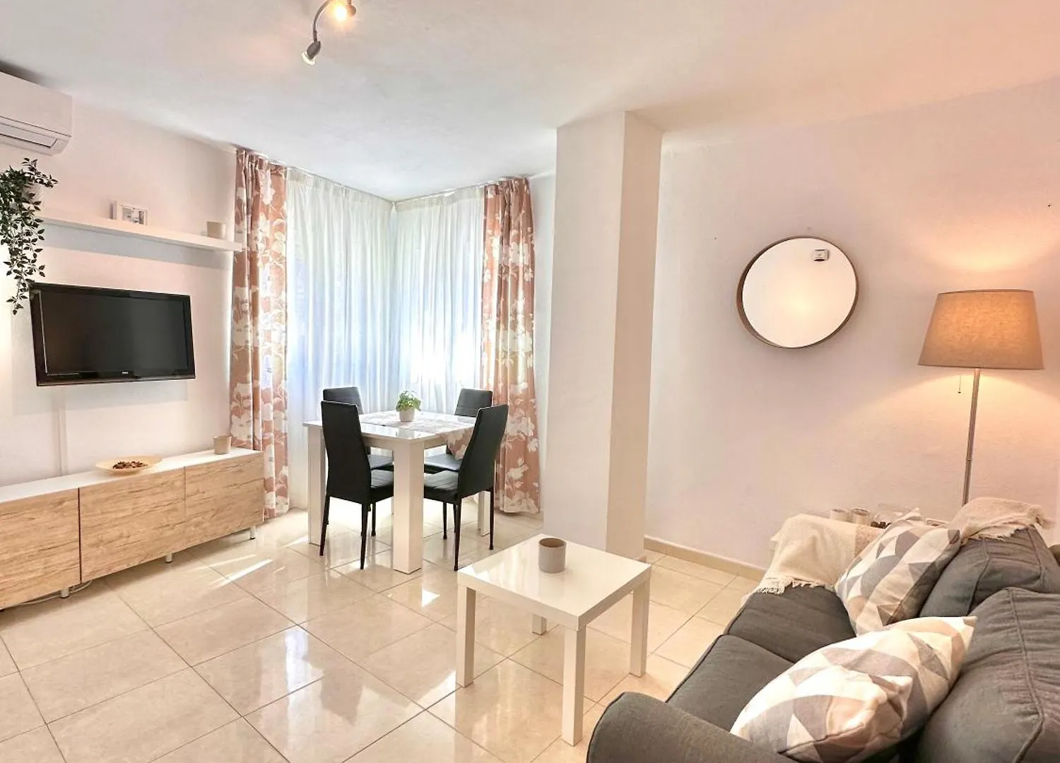 Apartamentos J&K 托雷莫利诺斯 公寓