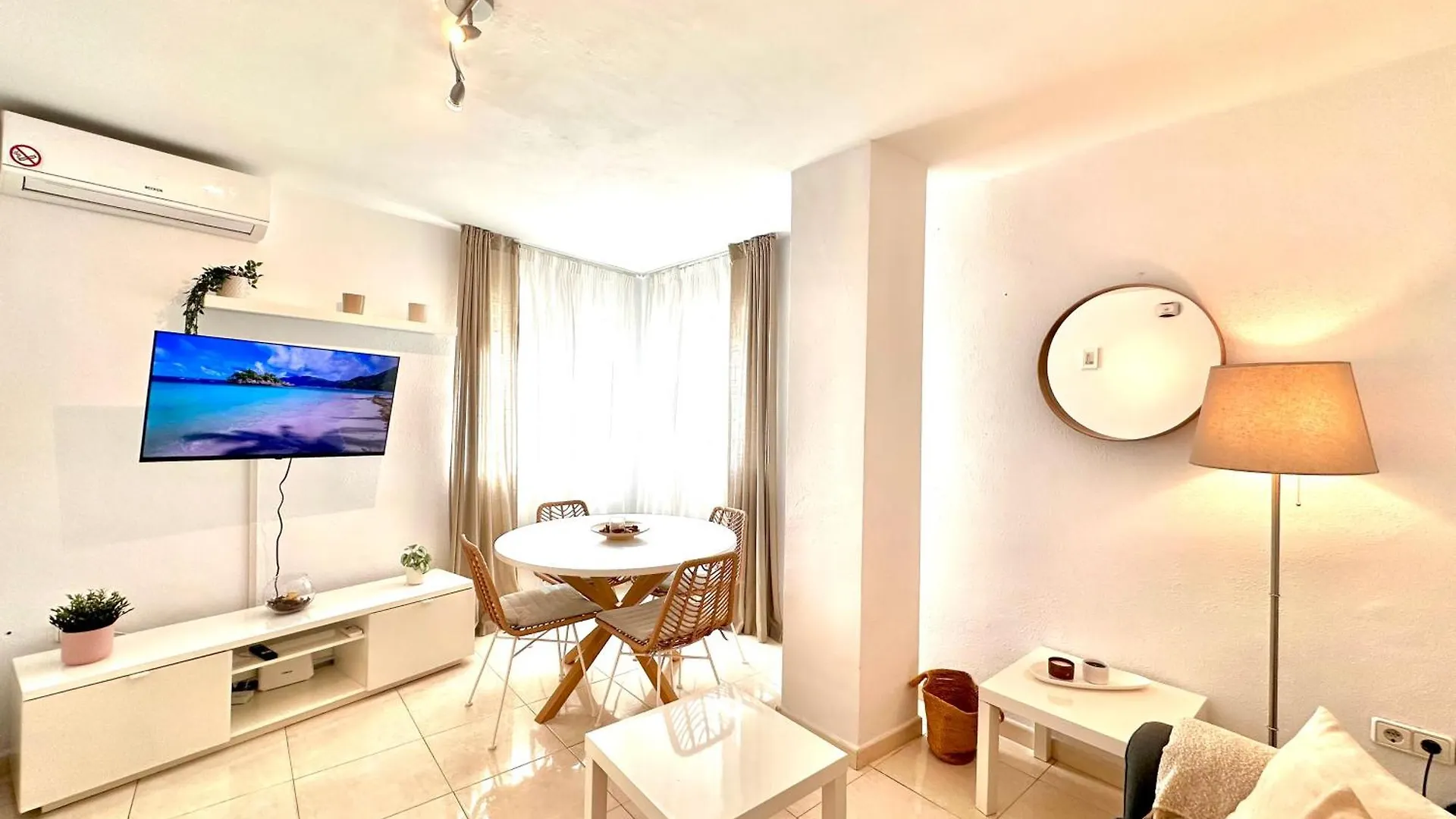 公寓 Apartamentos J&K 托雷莫利诺斯
